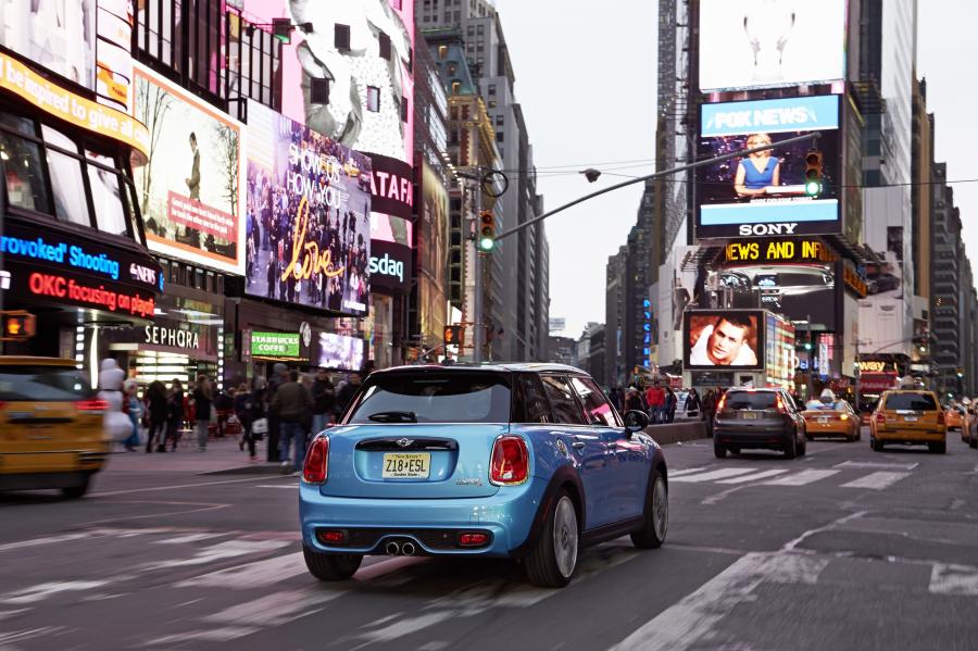  Mini Cooper S 5-Door 2015 года  (US) (фото 7 из 27)